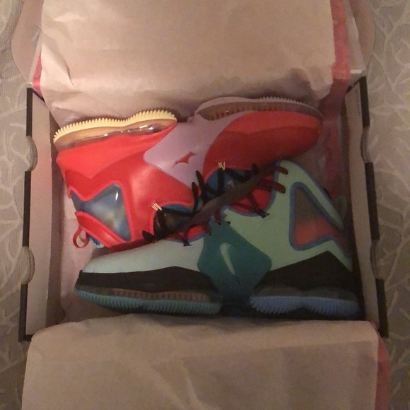 Basketball shoe, Lebron 19 ( XIX ) The Map - Picture 2 of 5